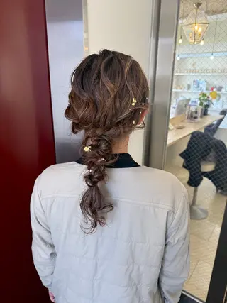 ロング Maho/海外 レイヤー/ハイトーンのヘアスタイル