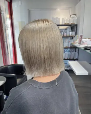 ショート カラー 髪質改善カラー｜ レイヤー｜小寺 葵のヘアスタイル