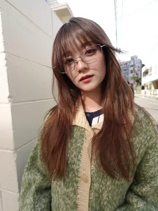 ミディアム カラー CEINE OURのヘアスタイル