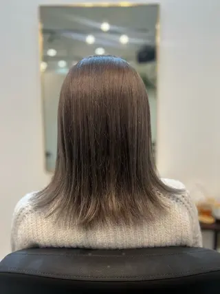 ミディアム カラー ENA レイヤー/くびれヘアのヘアスタイル