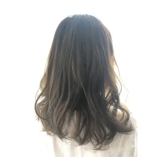 セミロング カラー fio マナミのヘアスタイル