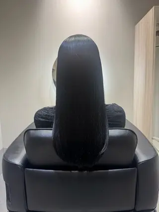 ロング NAVY 橋本心 縮毛矯正のヘアスタイル