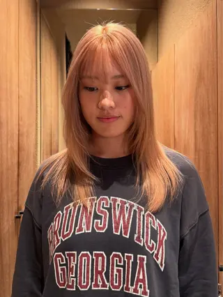 セミロング カラー hina 🛋️ブリーチカラーのヘアスタイル