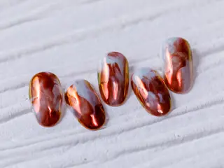 ミディアム un +のネイルデザイン