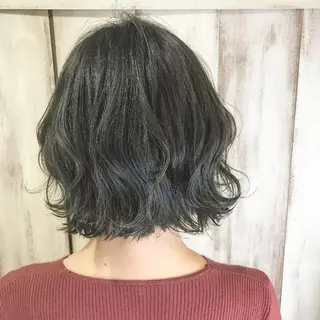 ミディアム カラー AnFye une qatllのヘアスタイル