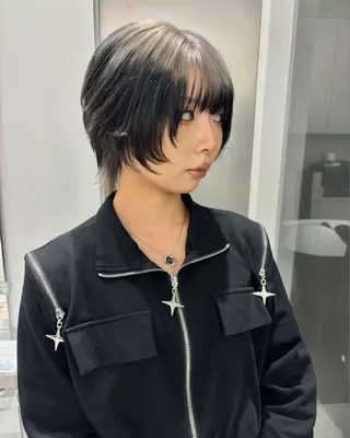 ショート カラー iLi所属・iLi 《イリ》のヘアスタイル