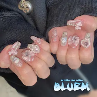 ネイル BLUEM なな🐶のネイルデザイン