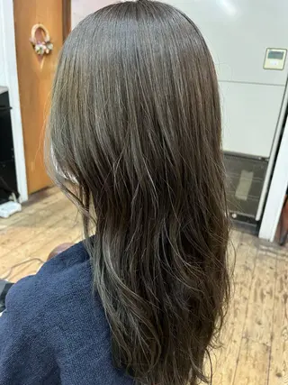 セミロング グレージュカラー✨ 中嶋 遥希のヘアスタイル