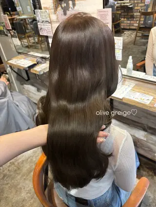 ロング カラー 光本 杏のヘアスタイル