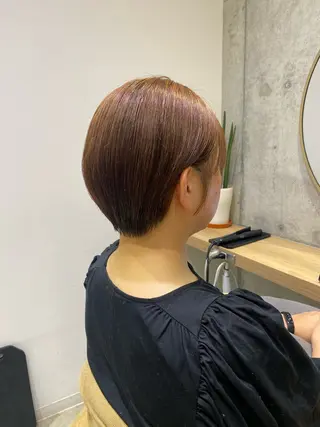 ショート fumi🪞血色感 アップ艶カラーのヘアスタイル