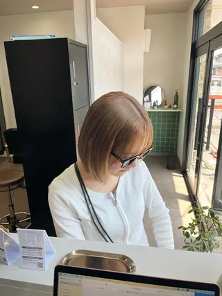 ショート カラー 本木下朋花/髪質 改善×ダブルカラーのヘアスタイル