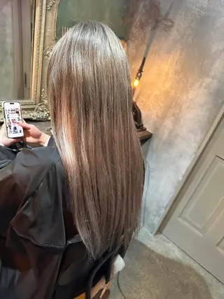 ロング 西村 真実子のヘアスタイル