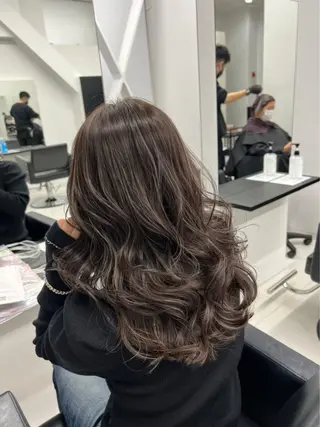 ロング カラー ヘアアレンジ ブリーチカラー デザインカラー　海音のヘアスタイル