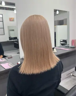 セミロング レイヤー・ブリーチ kiyotoshiのヘアスタイル