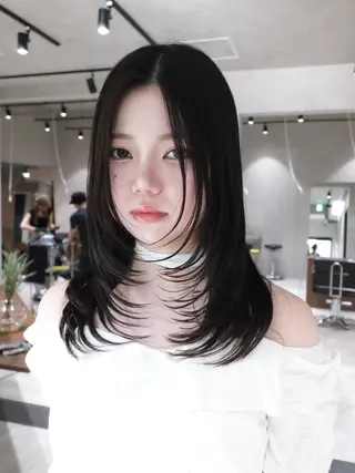 ミディアム isseiハイトーン /韓国レイヤーのヘアスタイル