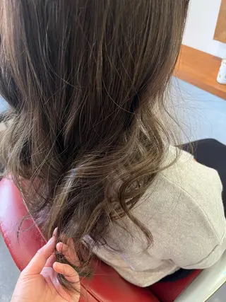 ロング Lizzy（リジー）所属・大塚 友絵のヘアスタイル