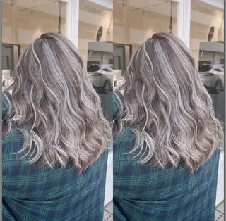 ロング カラー オフホワイトアンドなんば所属・福西 洋斗のヘアスタイル