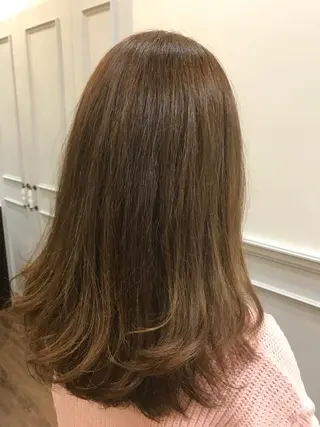 セミロング カラー ひろせ かなのヘアスタイル