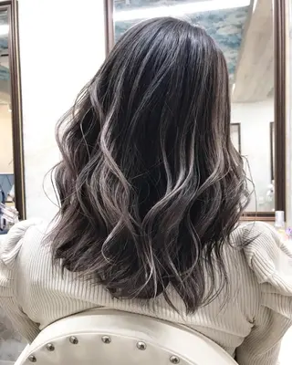 セミロング REVE所属・TAKU 美容師のヘアスタイル