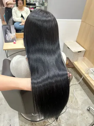 ミディアム miloc MOMOKAのヘアスタイル