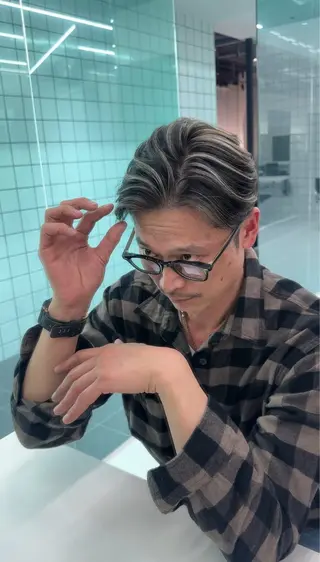 メンズ 白髪ぼかし/白髪 メッシュ/ゆうとのヘアスタイル