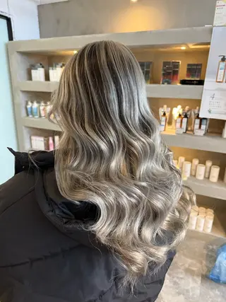 ロング 花井さくら🇺🇸 /デザインカラー🌈のヘアスタイル