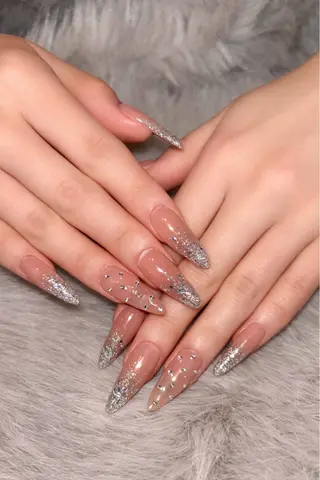 ネイル 髙橋 智苺の眉毛・アイブロウイメージ