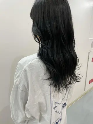 ロング カラー akane .のヘアスタイル