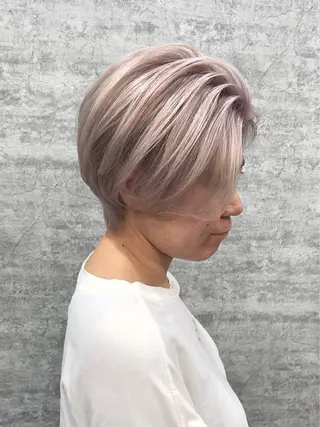 ショート カラー 透明感カラー/レイヤ ーhinata.のヘアスタイル