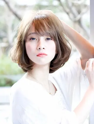 ミディアム チーフデザイナー 若林　麻衣のヘアスタイル