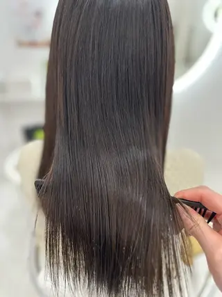 セミロング aini上本町 吉元直明のヘアスタイル