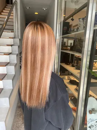 カラー 🖤ROSEL／ KUREA🖤のヘアスタイル