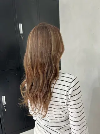 ロング カラー 小森聖奈 韓国風レイヤーカットのヘアスタイル