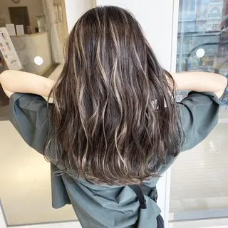 セミロング カラー ブリーチカラーレイヤ ーカット🦋annaのヘアスタイル