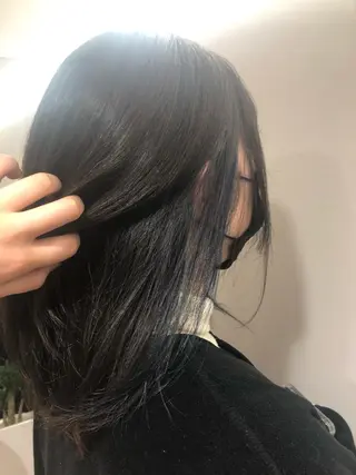 セミロング 白土 さくらのヘアスタイル