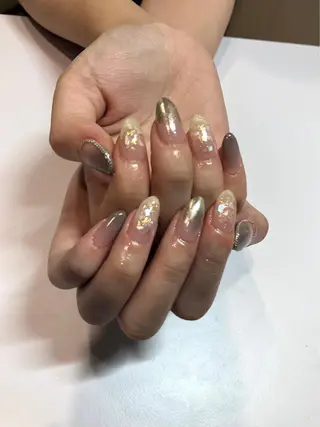 ネイル 指名支持率NO.1 スタイリストのヘアスタイル