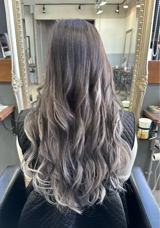 ロング 大内 志穂のヘアスタイル