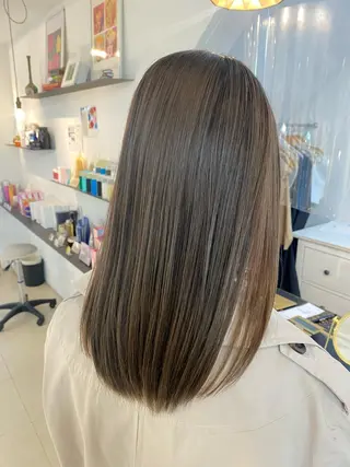 セミロング カラー 安永 涼のヘアスタイル