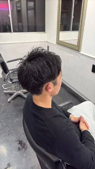 ショート メンズ デザインカラー / ナダショウタロウのヘアスタイル