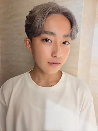 メンズ メンズ ヘアメイク  ハイトーン キャロのヘアスタイル