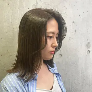 ミディアム カラー カジュアルを女っぽく 𝗮𝘆𝗮𝗰𝗼のヘアスタイル