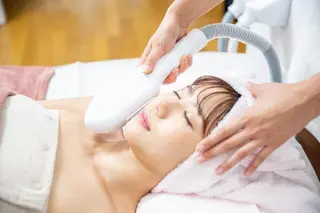 ショート カラー パーマ ヘアアレンジ メンズ キッズ ネイル マツエク・マツパ アイブロウ Chloe-クロエ- 脱毛/フェイシャルのエステ・リラクイメージ