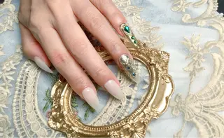 ネイル pink ladyサロン所属・べ にのネイルデザイン