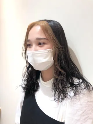 カラー ヘアーサロングラッド所属・三村 桜生のヘアスタイル