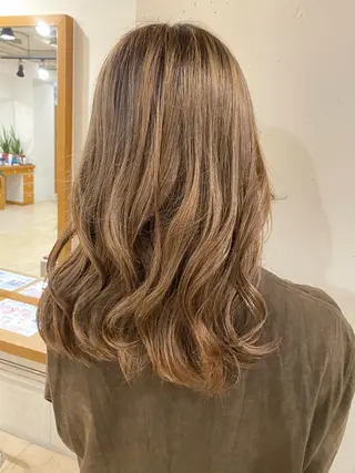 ミディアム カラー ヘアアレンジ 安澤 彩奈のヘアスタイル