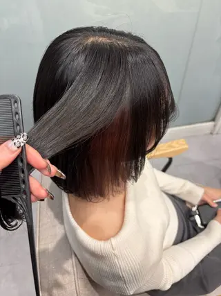 ミディアム サイトウ ユリコのヘアスタイル