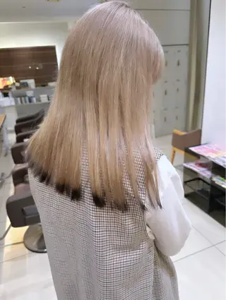 セミロング カラー エクステ／インナー カラー 礒野朱里のヘアスタイル