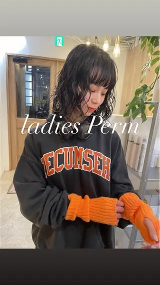 ミディアム パーマ 門間 ユリのヘアスタイル