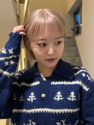 ショート siki所属・ｍｏｍｏ/ ハイトーン/ベージュのヘアスタイル