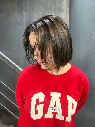 ショート カラー AOI 　ヘアカラ ー / ブリーチのヘアスタイル